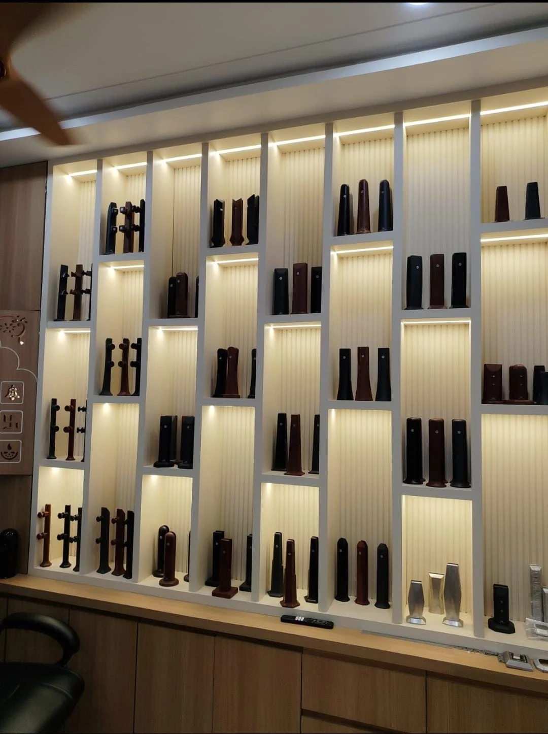 Star Rail Illuminated Baluster Post and Glass Spigot Niche Showcase Wall